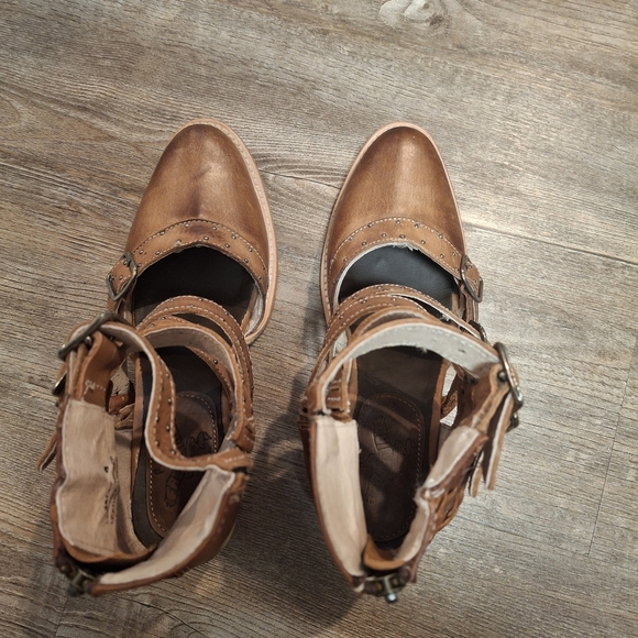FREEBIRD SALTY Size 8, Strappy Leather Boot - Picture 3 of 6